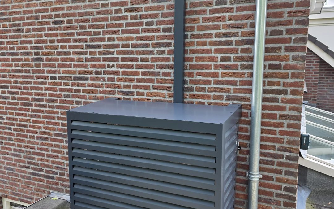 Installatie in ’t Ven met Qventi omkisting en aluminium goten